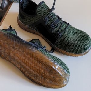 Never worn. Already have a pair